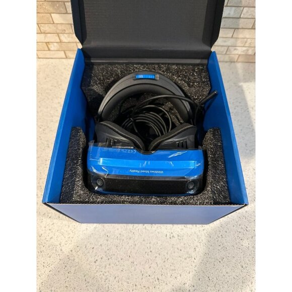 Acer Windows Mixed Reality Headset & Controllers Ah101 new open box - Picture 3 of 7